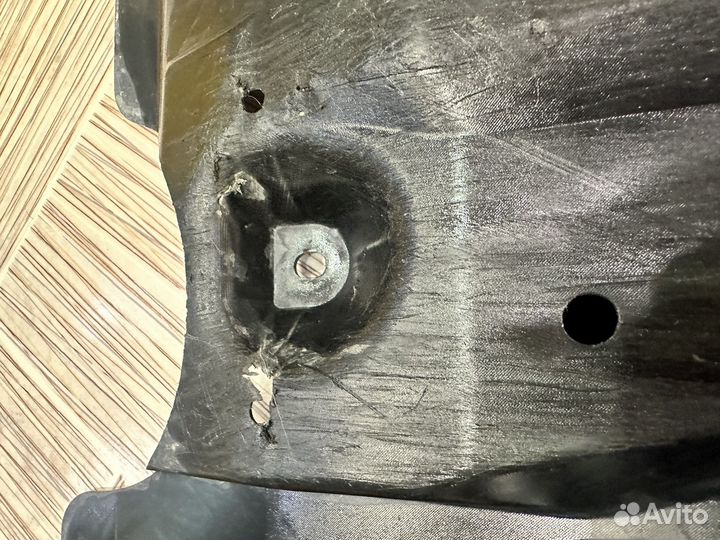 Защиты двигателя 5379A403 Mitsubishi Delica d5