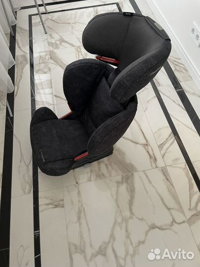 Автомобильное кресло maxi cosi