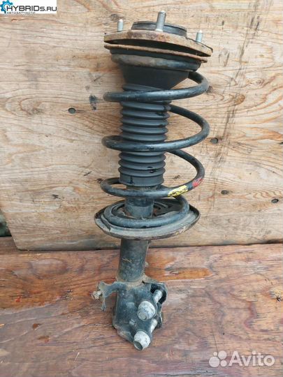 Стойка амортизатора передняя правая Toyota Prius 3