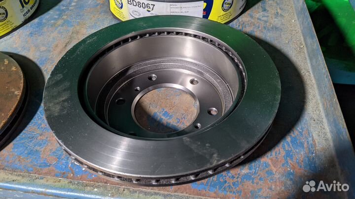 Тормозные диски задние 2 шт mitsubishi pajero IV