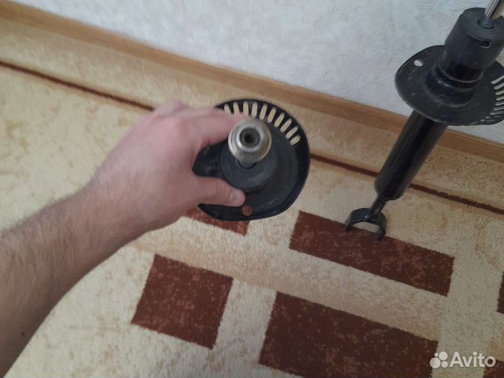 На Ауди А 6 передние амортизаторы