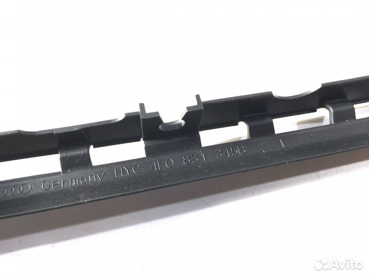 Крепление уплотнителя Audi A6 C6 Avant