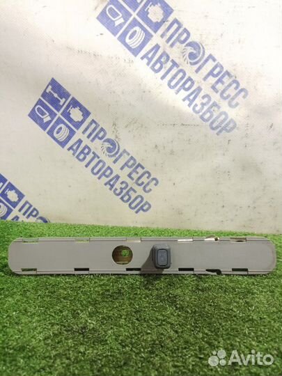 Регулятор ремня безопасности левый Renault Symbol