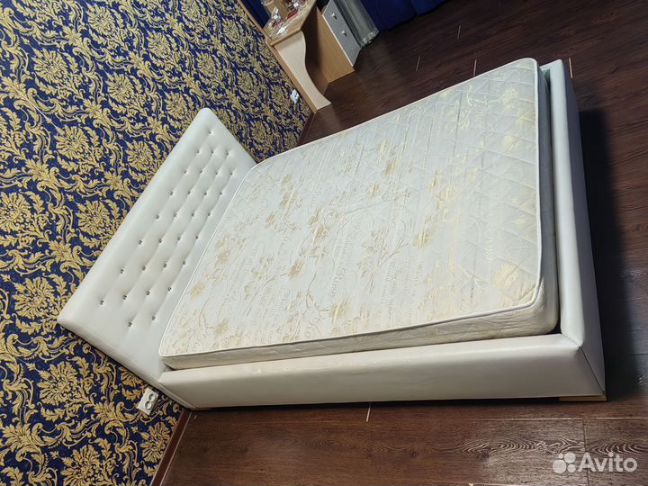 Кровать с матрасом бу 160*200