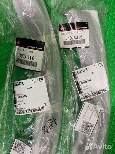 Накладка бампера передняя правая Mitsubishi