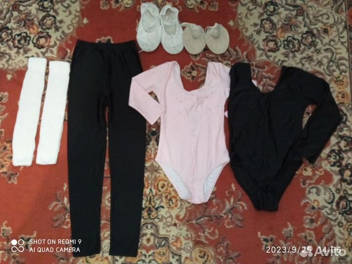 Костюм гимнастический и чешки полупальцы