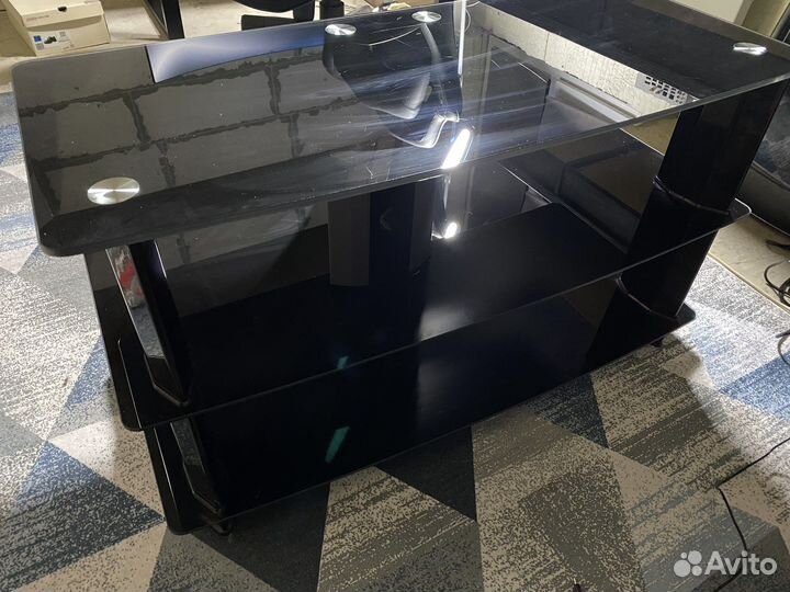 Стеклянная тумба под тв