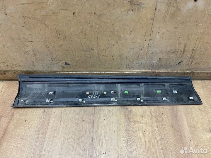 Накладка двери передней правой Vw Touareg 10-18