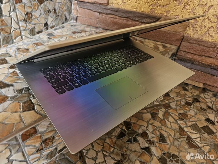 Огромный Lenovo/17.3