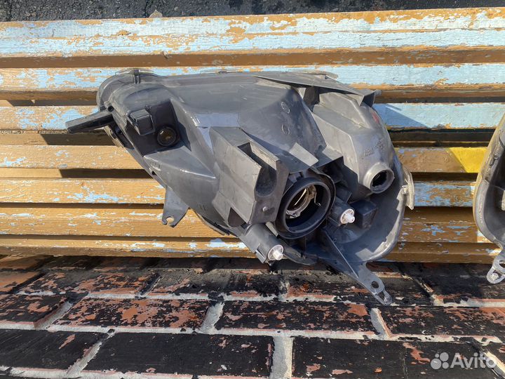 Фары на Toyota vitz