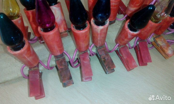 Ранняя елочная гирлянда свечки. Светится, радует