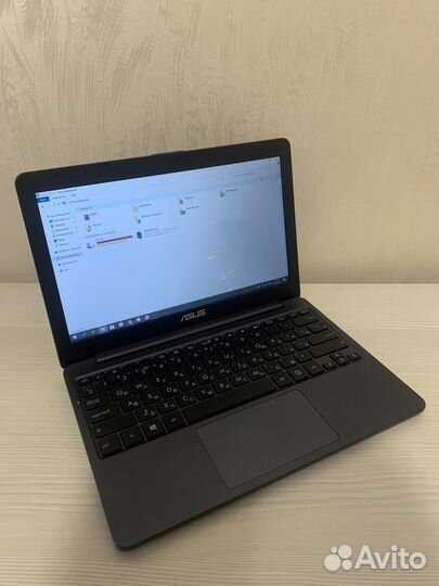 Asus E203M