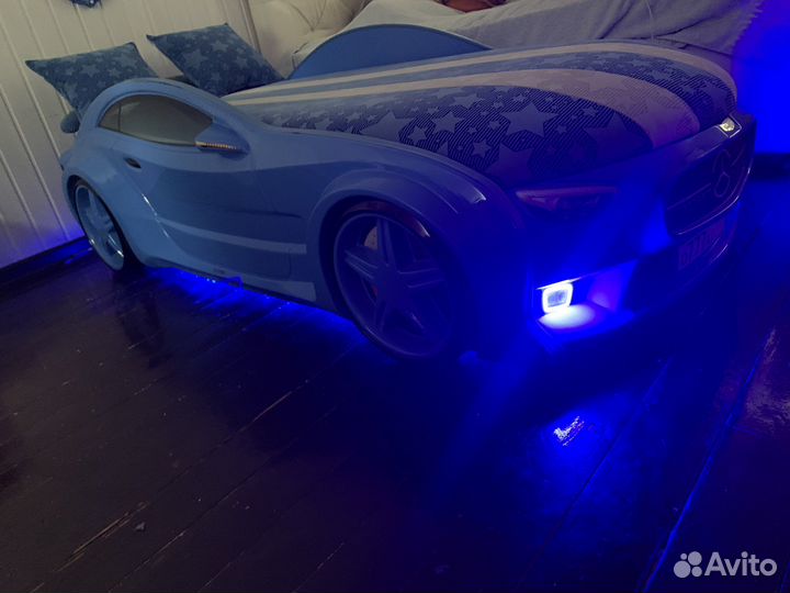 Детская кровать машинка