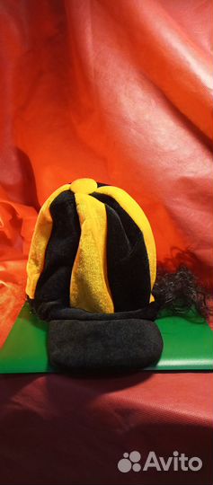 Шапка на праздник с элементами парика. Клоунская