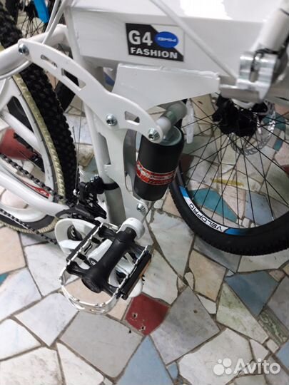 Велосипед BMW складной на белых дисках