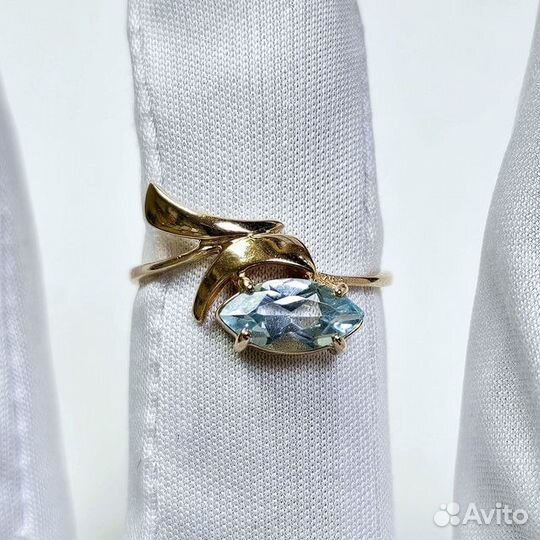 Золотое кольцо с камнем 18р