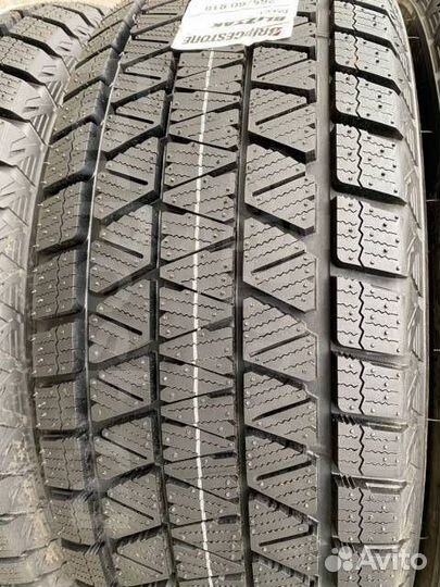 Bridgestone Blizzak DM-V3 235/45 R21 110T