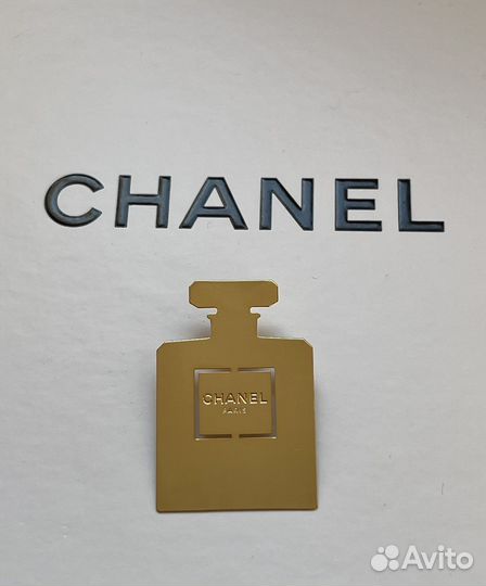 Значок брошь флакон chanel