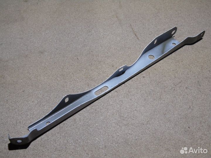 Планка кузова Тойота Приус 50