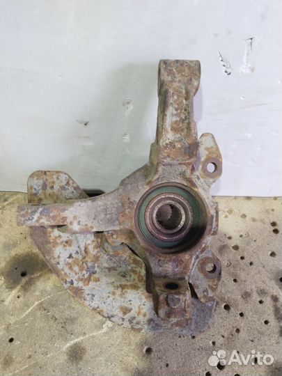 Передний левый кулак Fiat Albea без абс