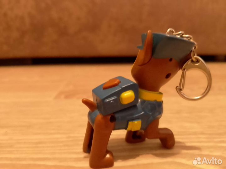 Брелок Гонщик с фонариком и голосом