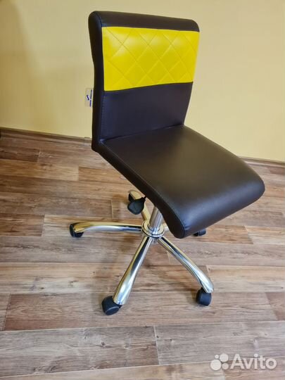 Мебель мастера маникюра педикюра