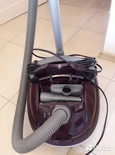 Пылесос Electrolux Ergospace ze 2263 1700W