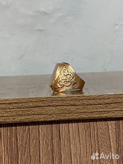 Мужской золотой перстень