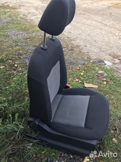 Пассажирское сидение Volkswagen Polo
