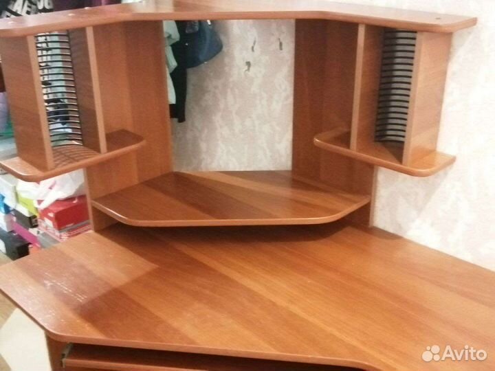 Угловой письменный стол