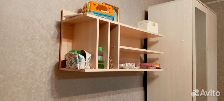 Полка книжная настенная