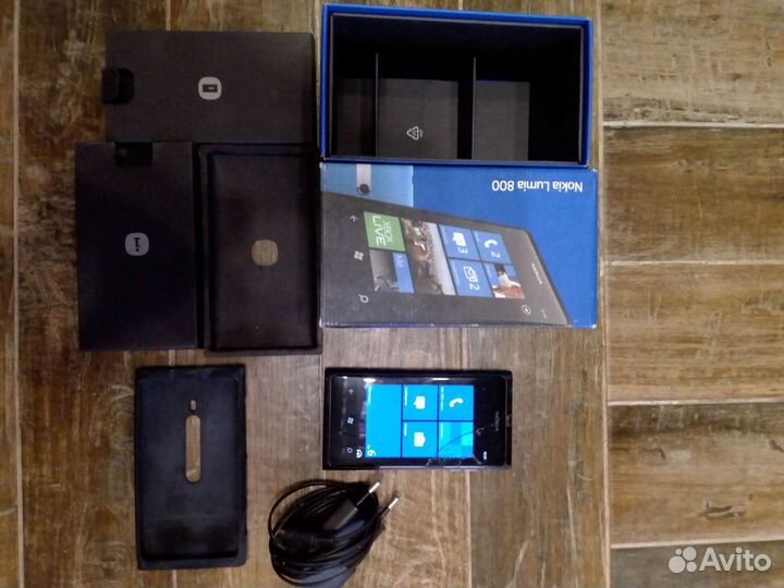 Телефон смартфон Nokia Lumia 800