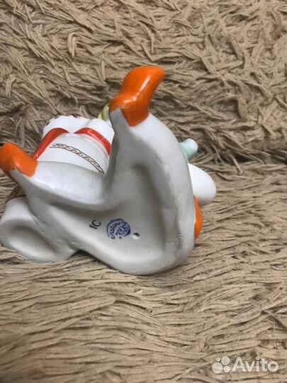 Статуэтка фарфор