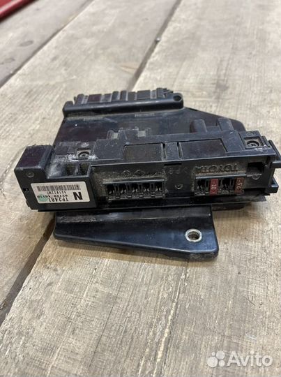 Блок предохранителей Toyota Highlander 2