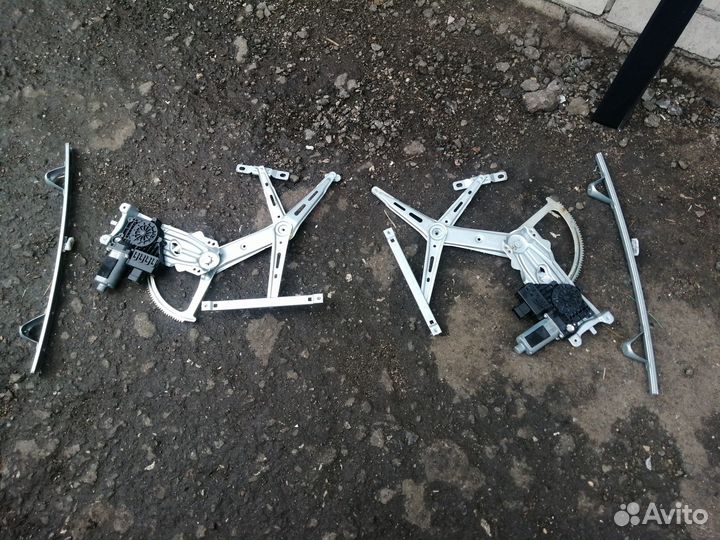 Стеклоподъемник передний Opel Zafira B