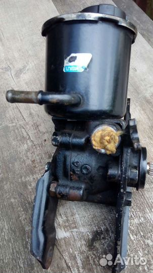 Nissan NP-300 Насос гур