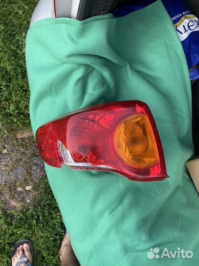 Задний левый фонарь