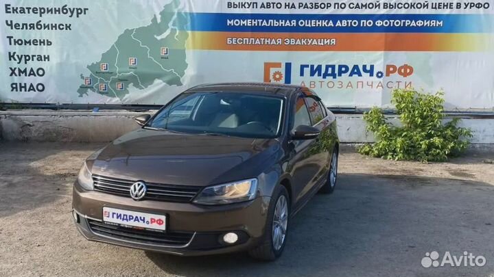 Стекло заднее Volkswagen Jetta (A6) 5CU845051NVB