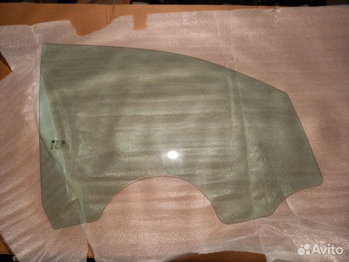 Стекло двери передней правой Chevrolet Orlando