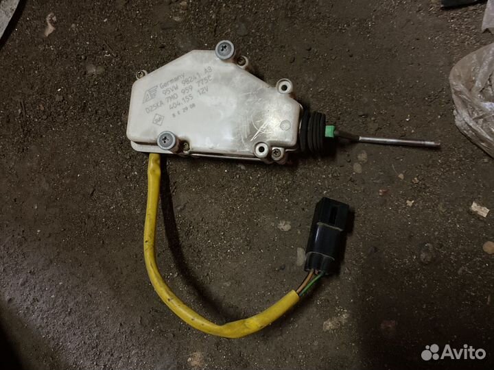 Активатор замка крышки багажника VW Sharan