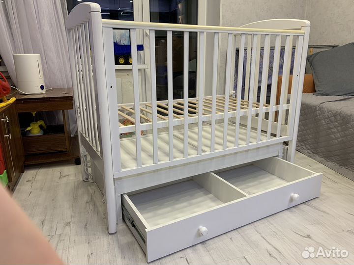 Детская кроватка с маятником Гандылян