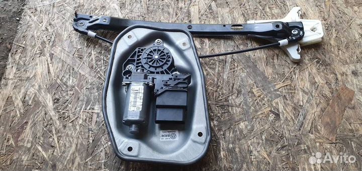 Стеклоподъемник электрический задний левый Volksw