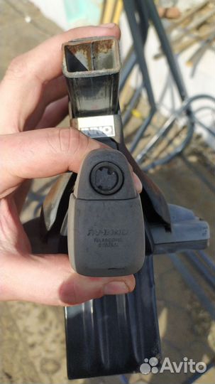 Поперечины на крышу Pajero IO