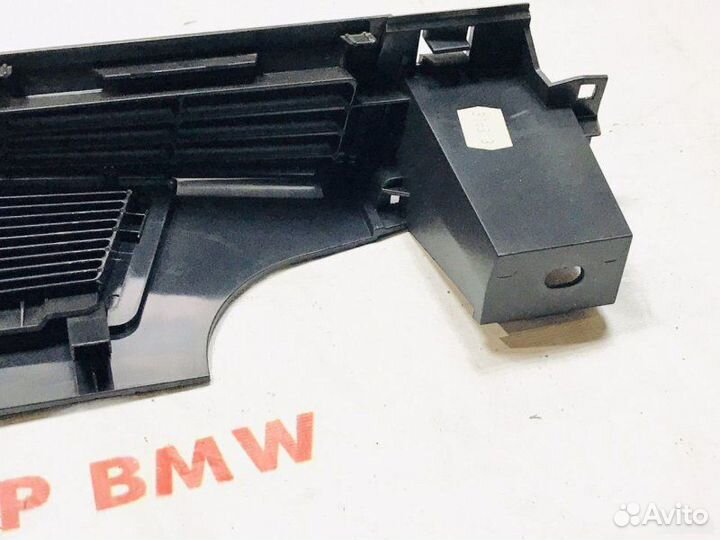 Вентиляционная решетка правая Bmw X3 E83