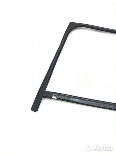 Уплотнитель двери задний правый Land Rover Range