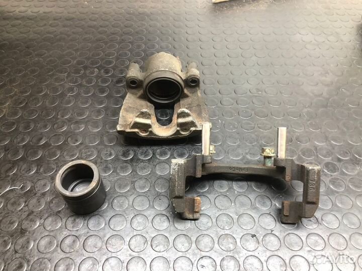 Суппорт правый передний Mazda Mazda 3 2002-2009