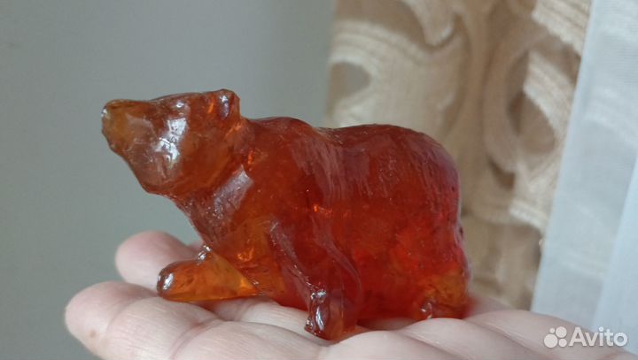 Резная фигурка «Медведь» из янтаря
