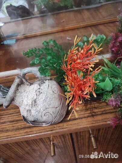 Аквариум с рыбками с тумбой