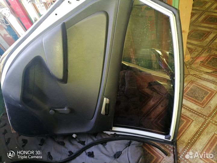 Заднея левая дверь hyundai solaris