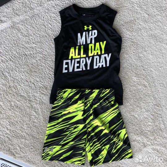 Спортивный комлект Under Armour, новый